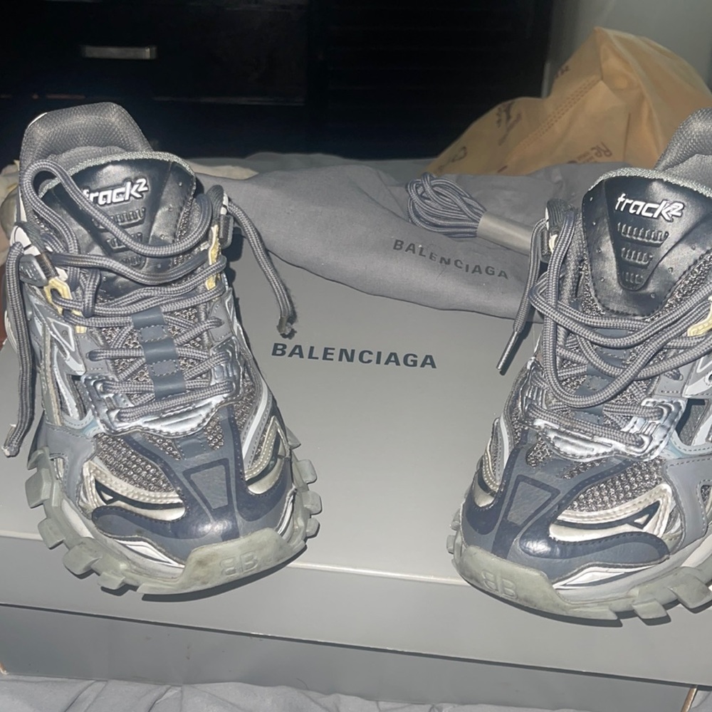 SIZE 36!! 6/10 condition gummy yellow condition shown above in pics and videos